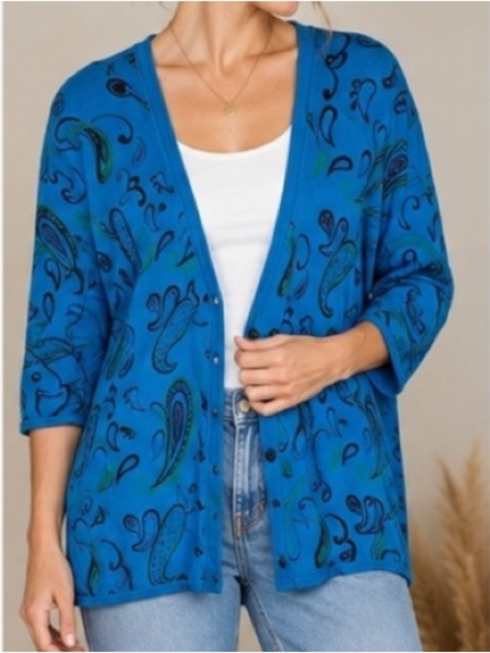 Maggie Barnes Cardigan‎ Sweater